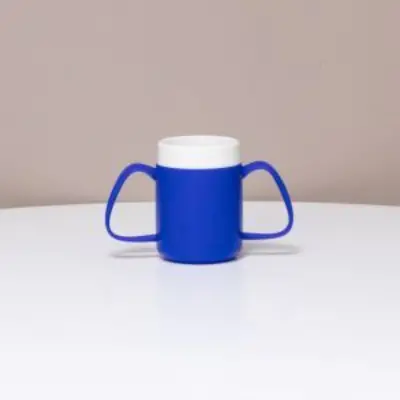 Produktbild für ORNAMIN 2-Henkel-Becher mit Trink-Trick blau