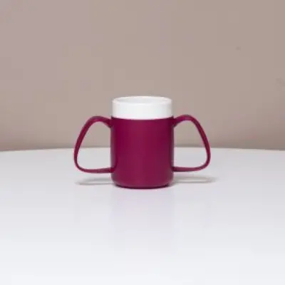 Produktbild für ORNAMIN 2-Henkel-Becher mit Trink-Trick brombeer