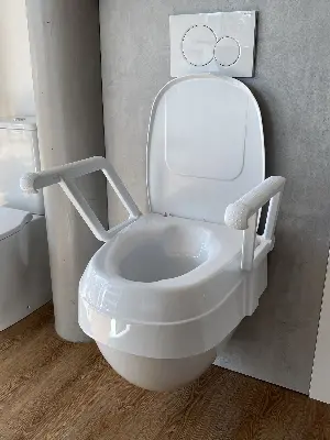 Produktbild Toilettensitzerhöhung TSE 120 PLUS mit Armlehne zur Topmontage