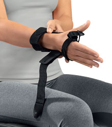 Anlegen der Handgelenksorthese Manu-Cast Organic