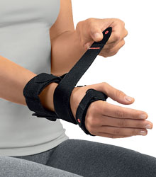 Anlegen der Handgelenksorthese Manu-Cast Organic